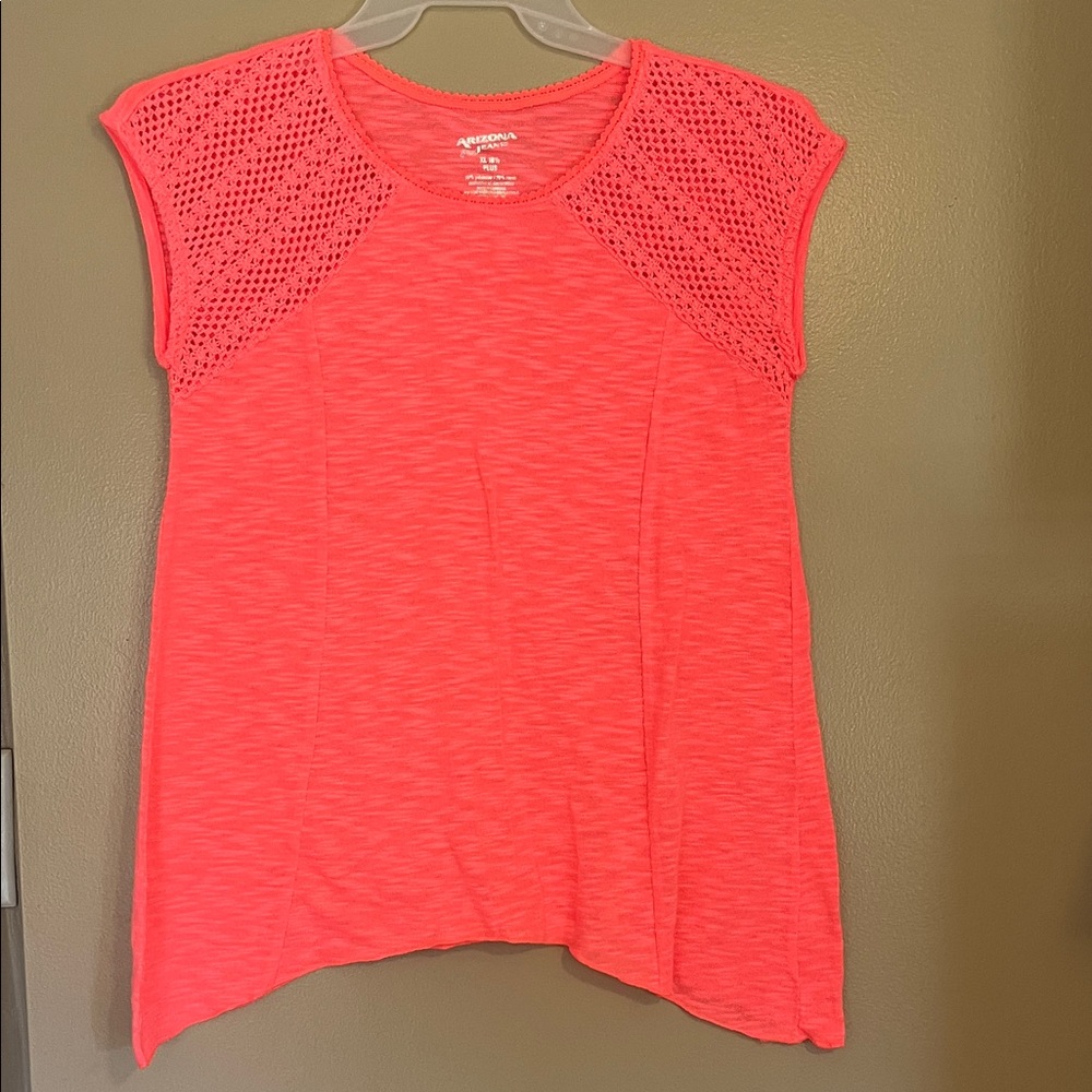 Arizona Jean Company Coral Short Sleeve Top